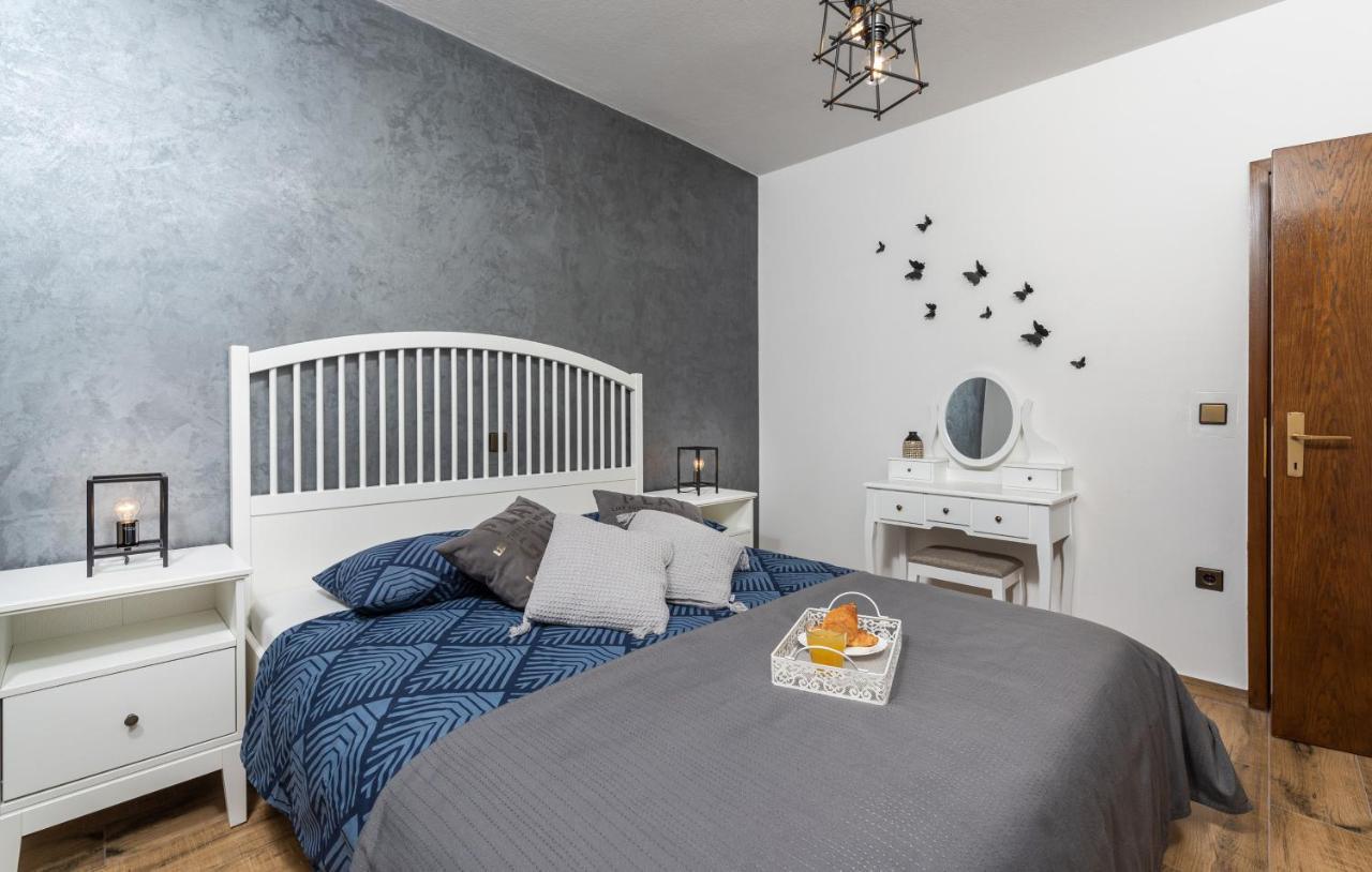 Apartments Ariana Umag Bagian luar foto