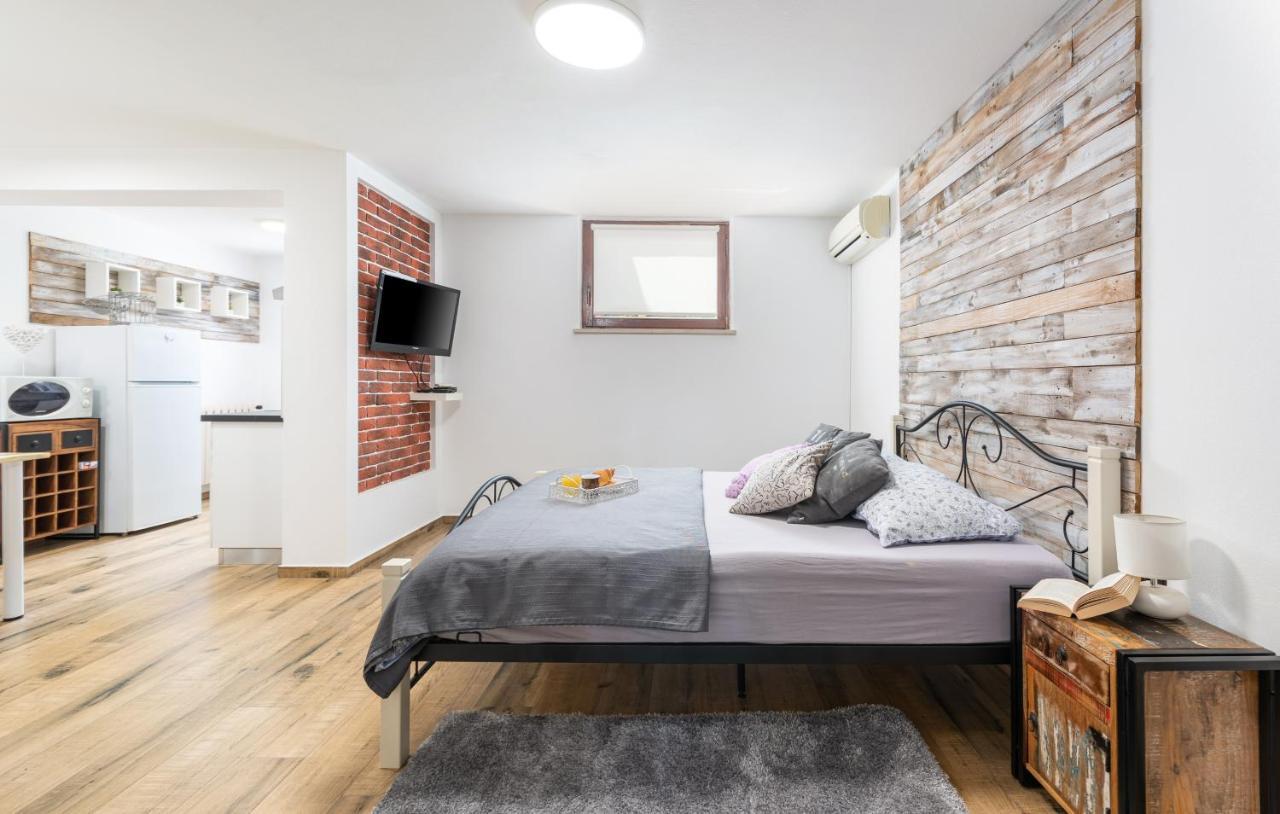 Apartments Ariana Umag Bagian luar foto